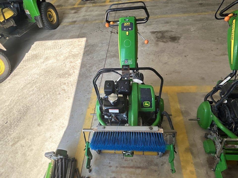 John Deere 220E