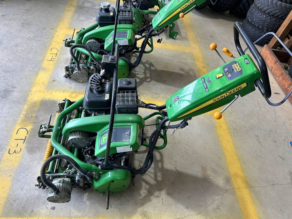 John Deere 220E