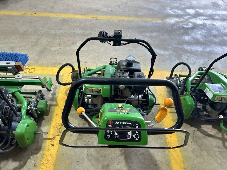 John Deere 220E