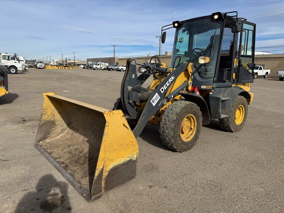 2021-john-deere-244l-432634