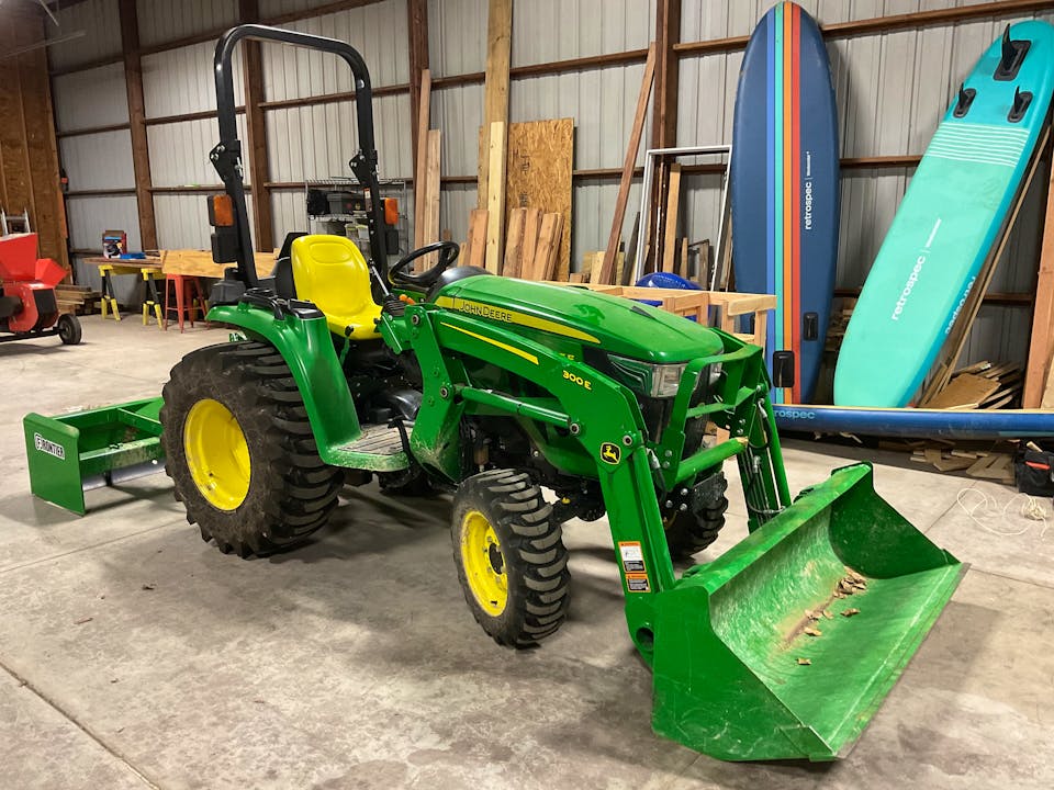 John Deere 3025E
