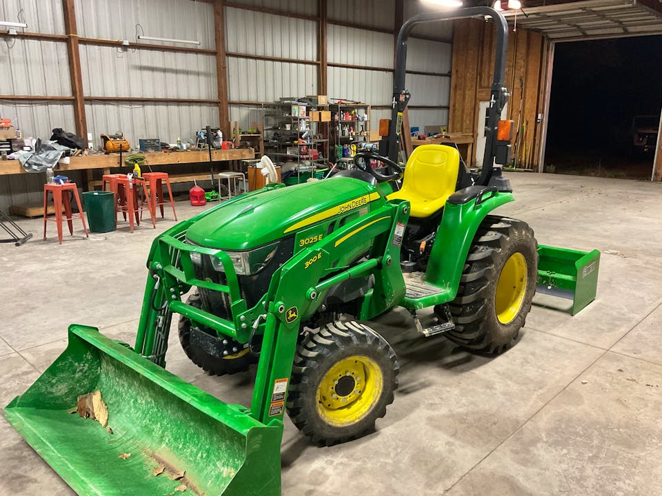 John Deere 3025E