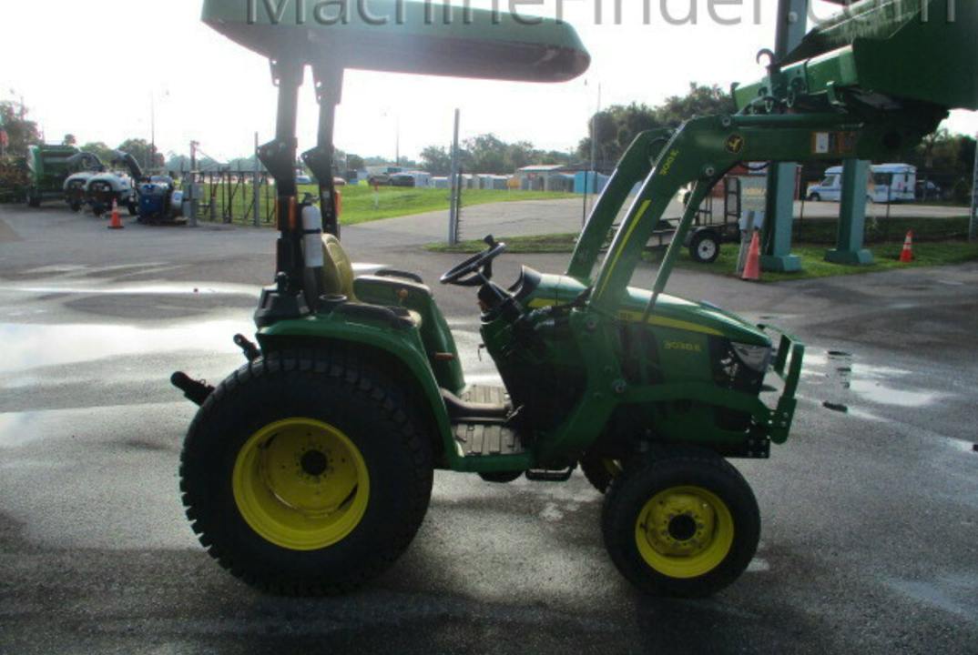 John Deere 3038E