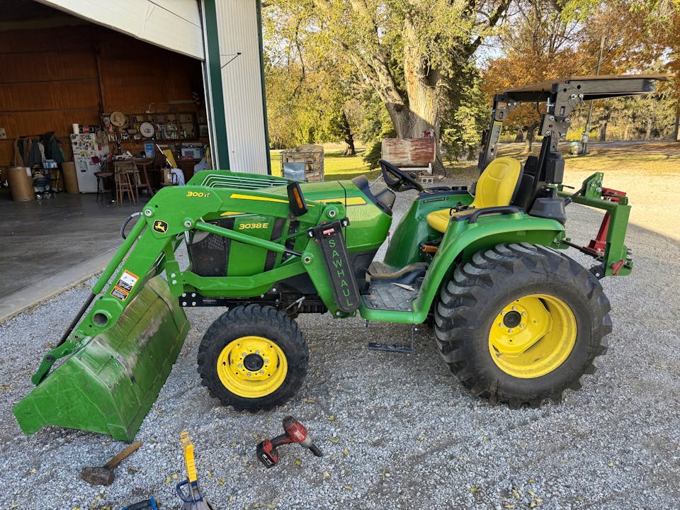 John Deere 3038E