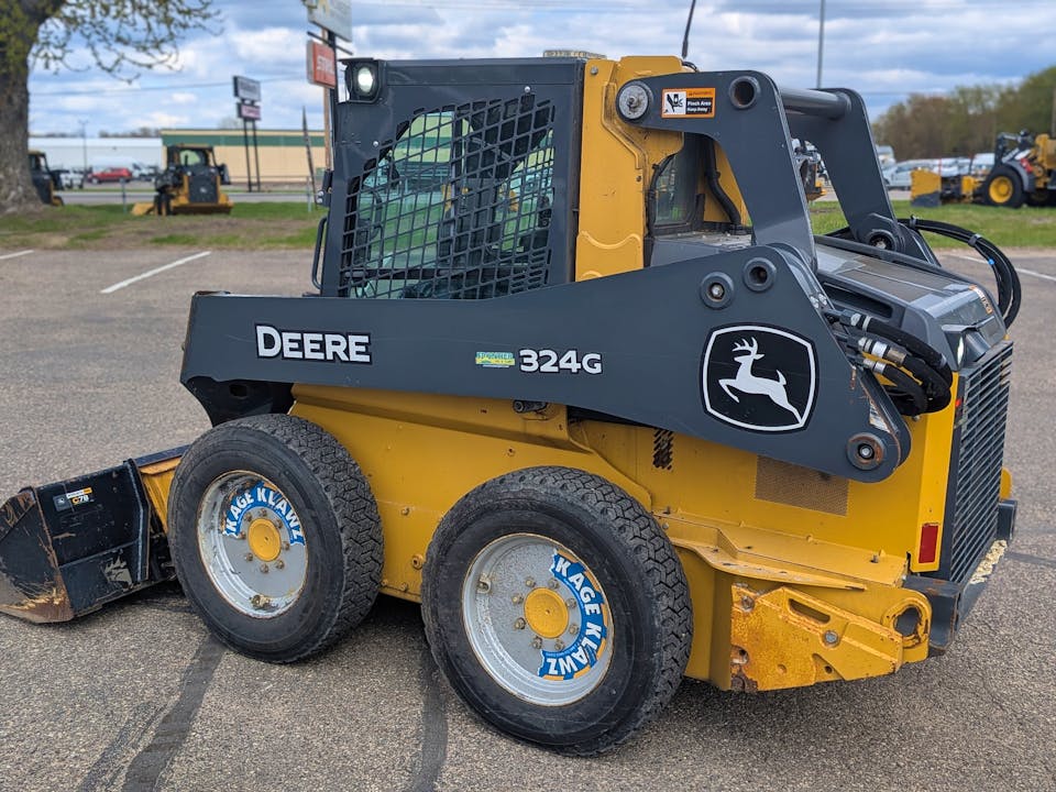 John Deere 324G