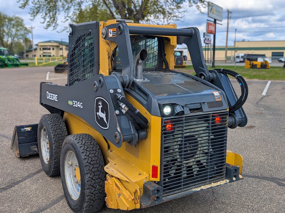 John Deere 324G
