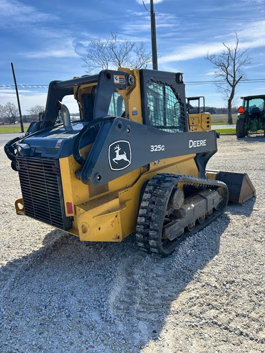 John Deere 325G