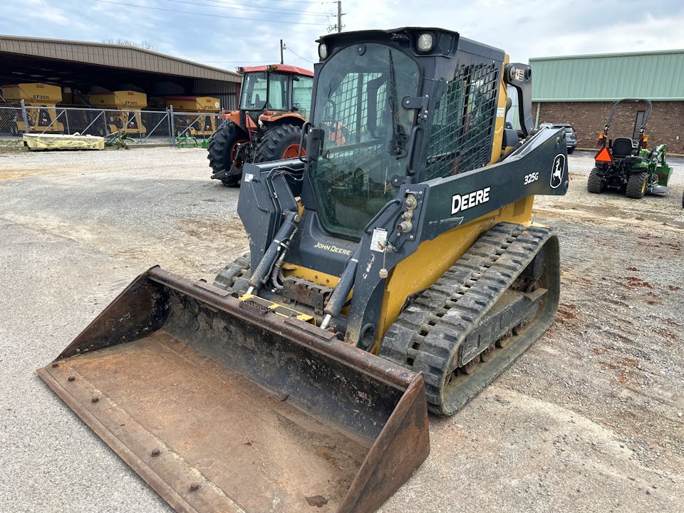 John Deere 325G