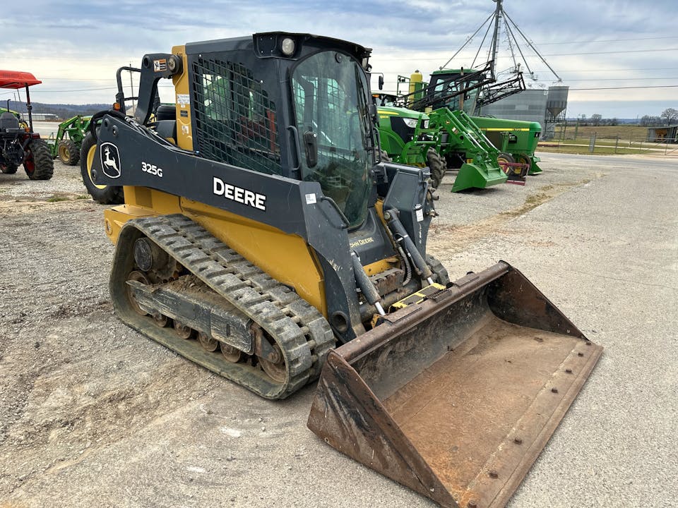 John Deere 325G
