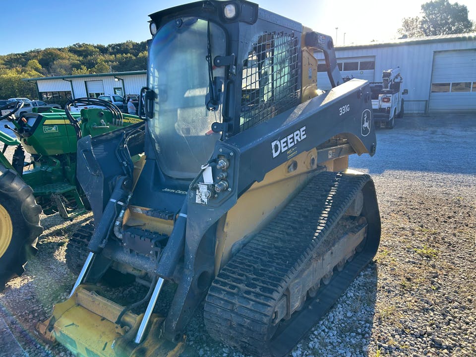 John Deere 331G
