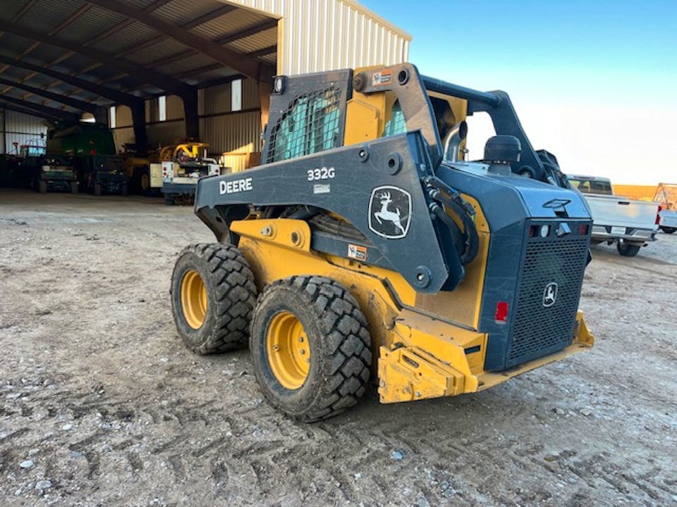 John Deere 332G