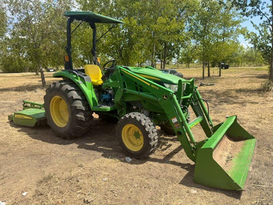 John Deere 4044M