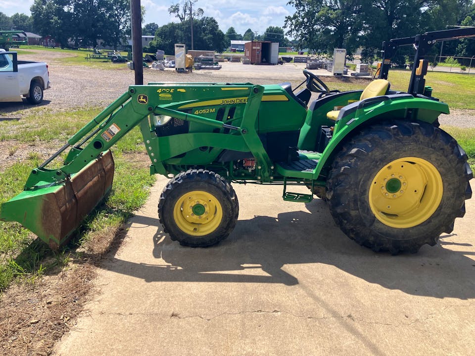 John Deere 4052M