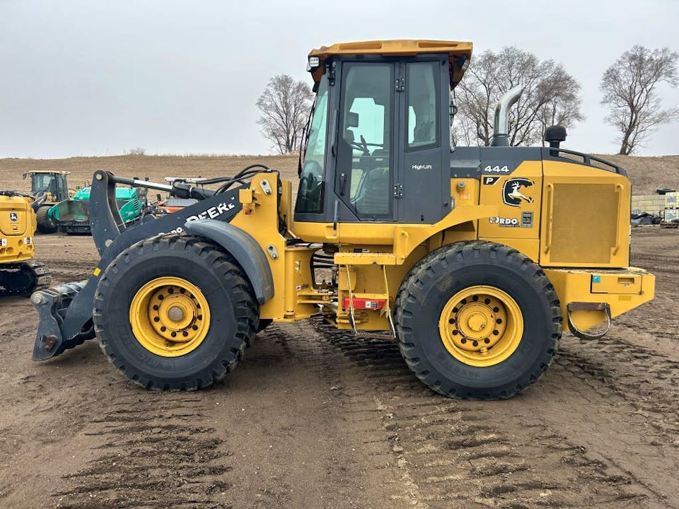 John Deere 444 P