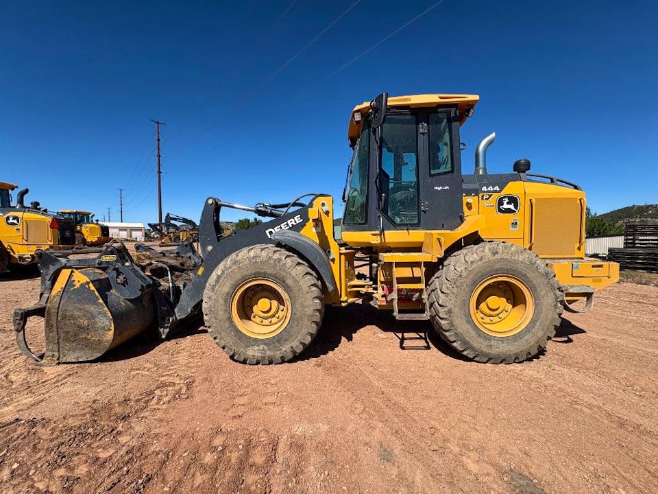John Deere 444P