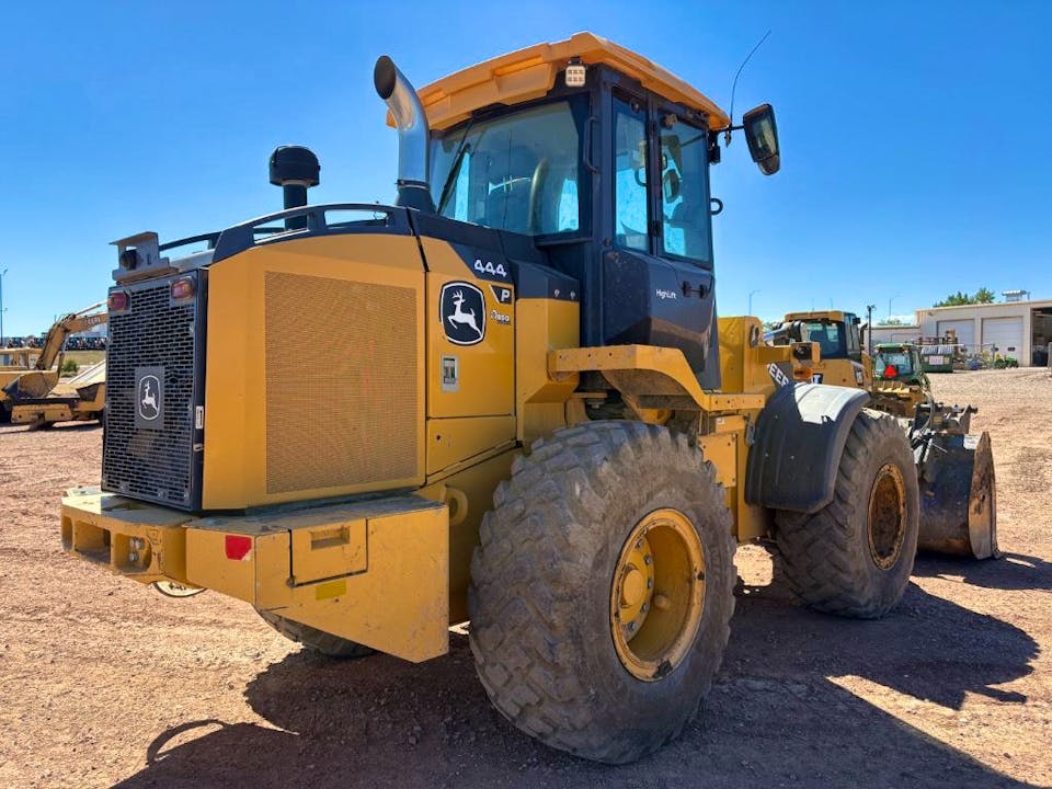 John Deere 444P