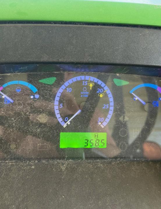John Deere 5045E
