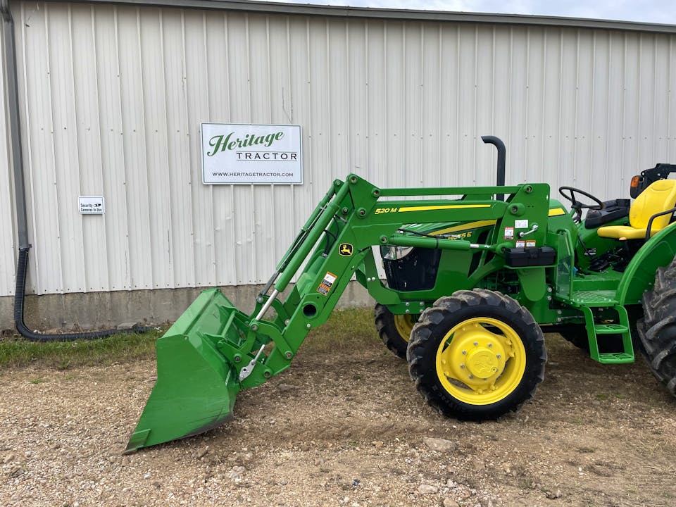 John Deere 5055E