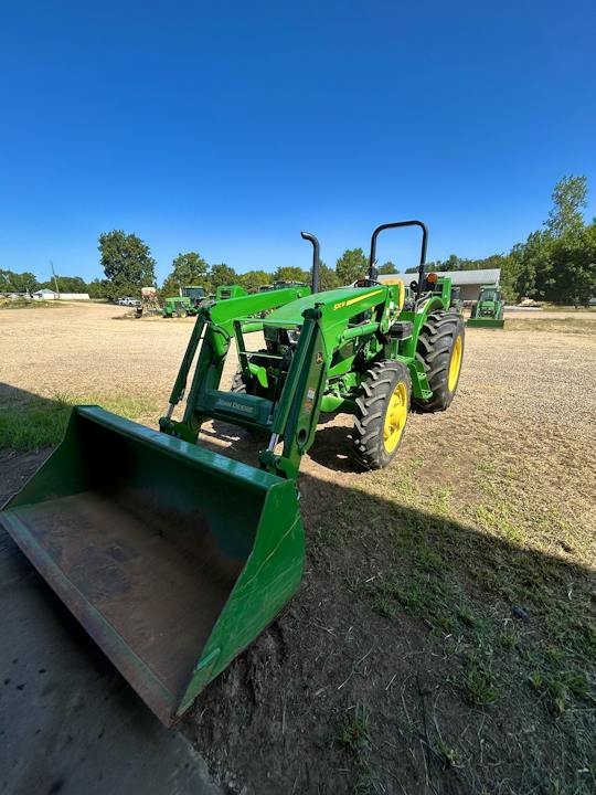 John Deere 5065E