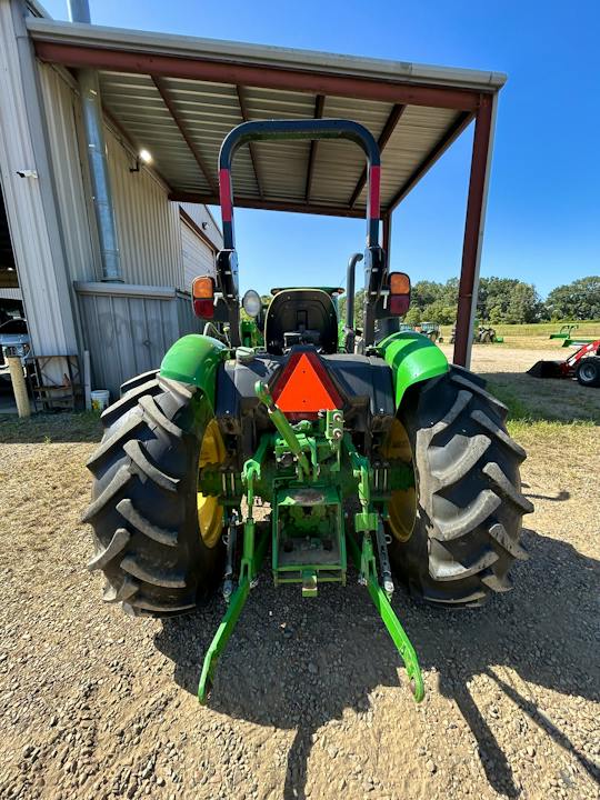 John Deere 5065E