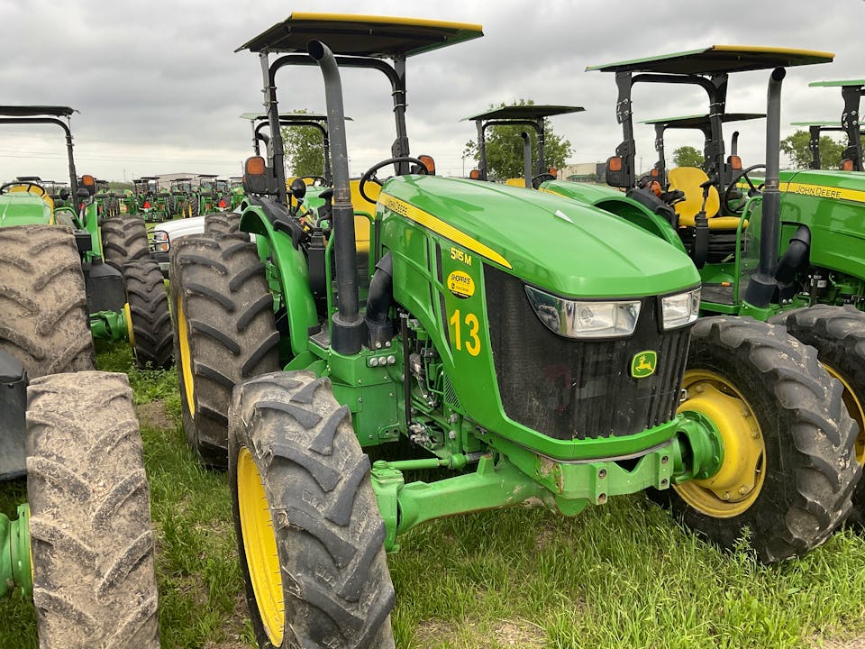 John Deere 5115M