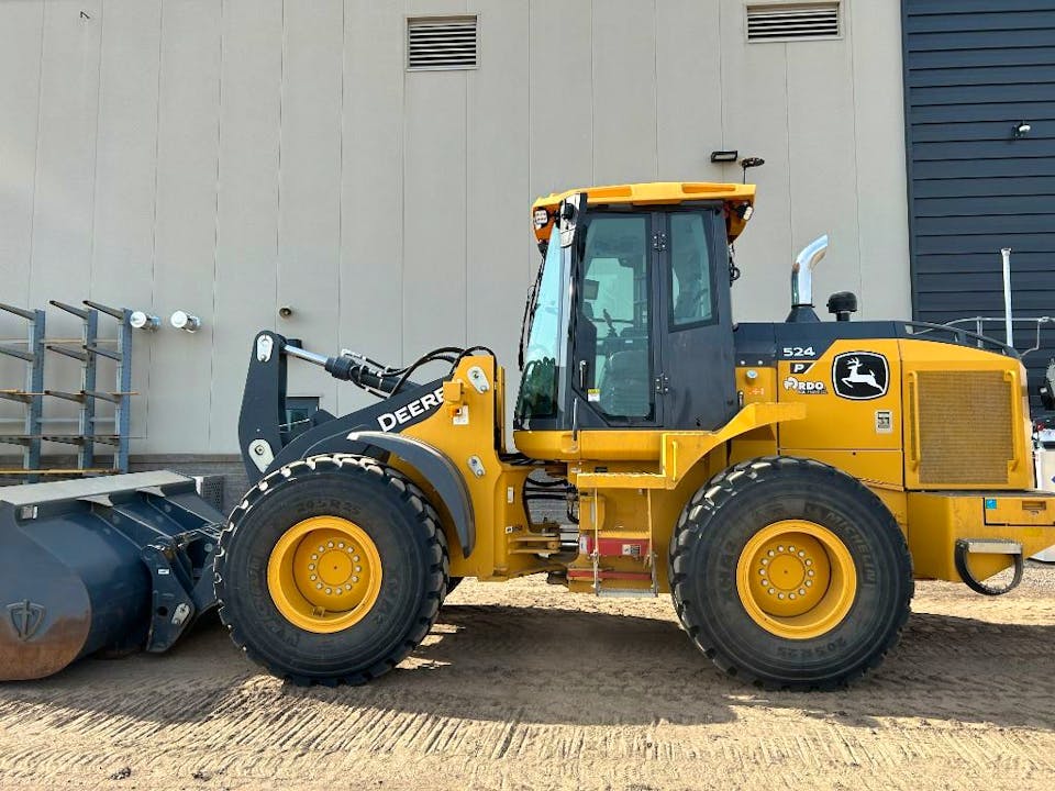 John Deere 524P