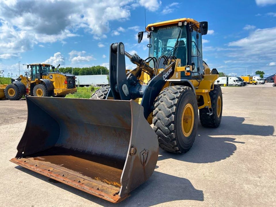 John Deere 524P