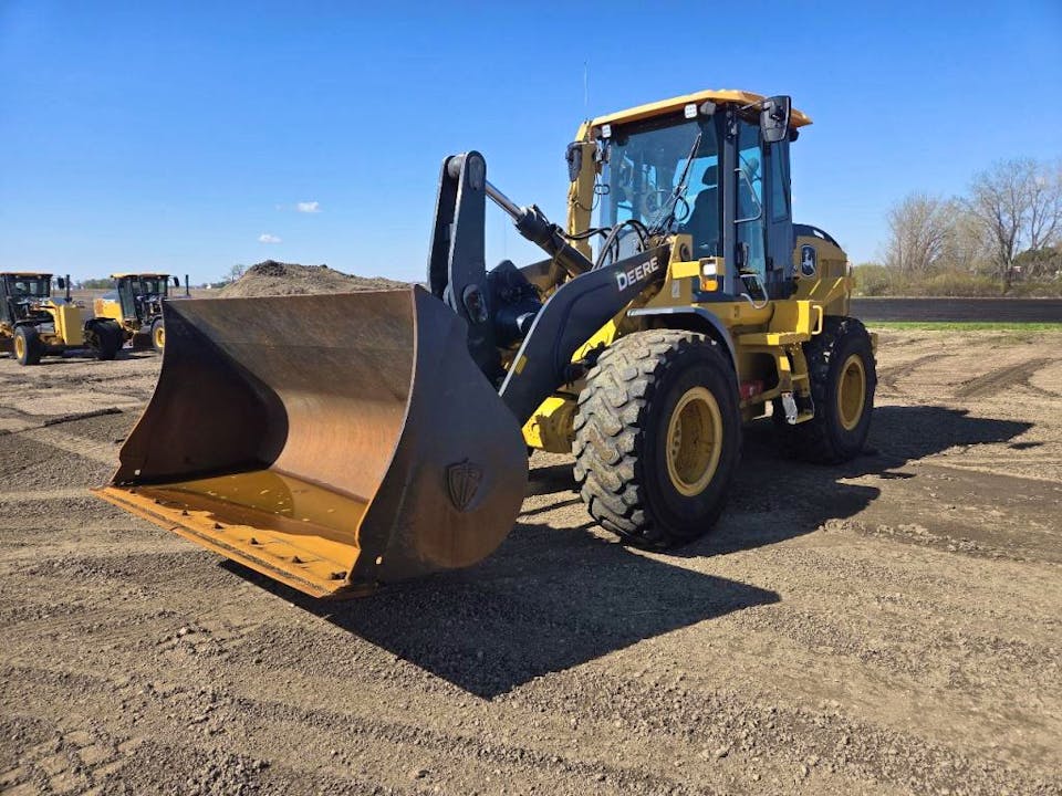 John Deere 544P