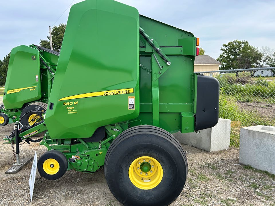 John Deere 560M