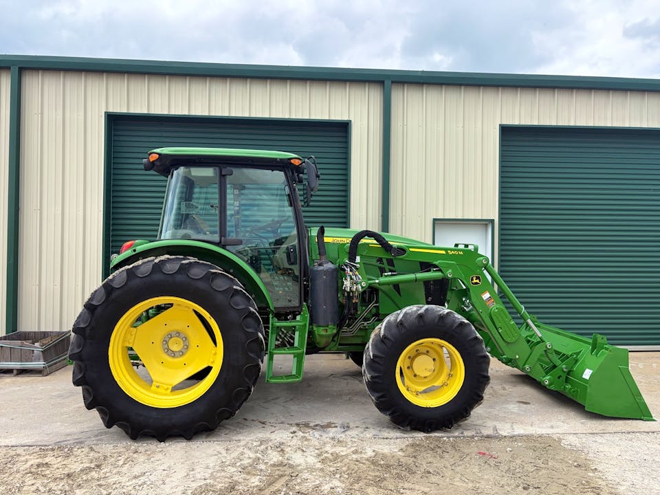 John Deere 6105E