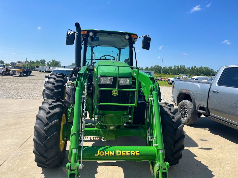 John Deere 6105E