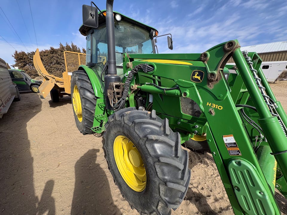John Deere 6120E