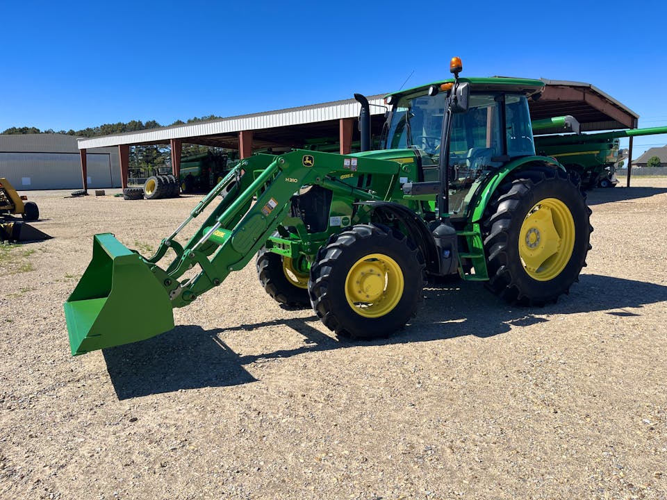 John Deere 6135E