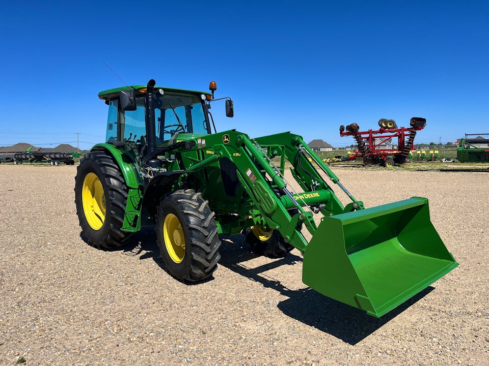 John Deere 6135E