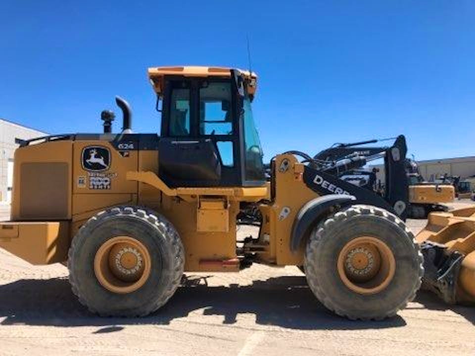 John Deere 624P