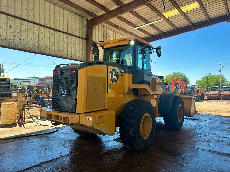 John Deere 624P