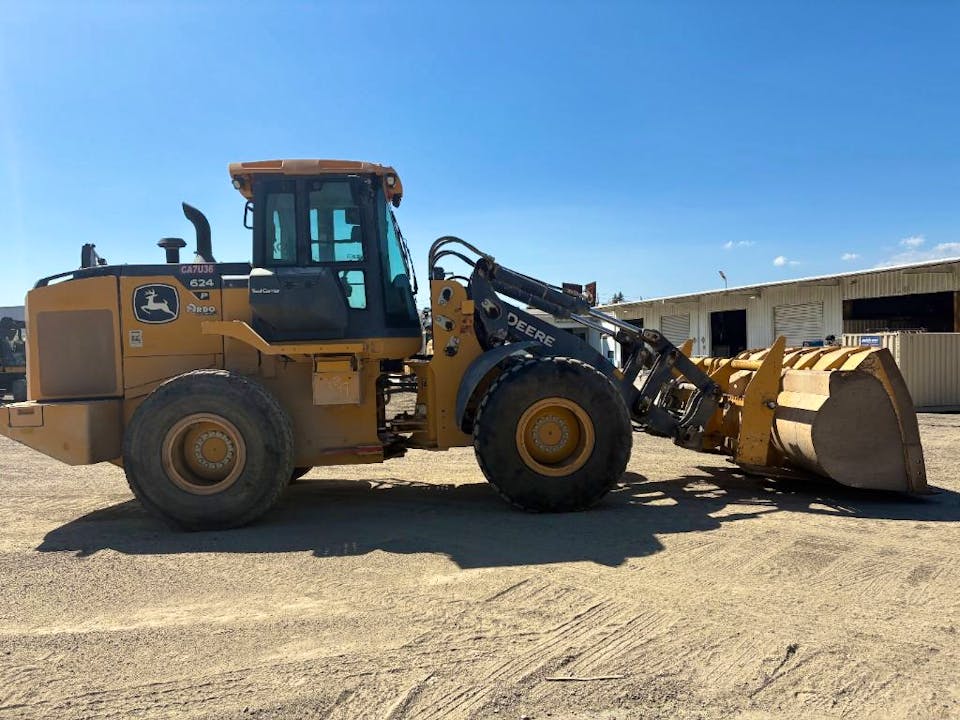 John Deere 624P