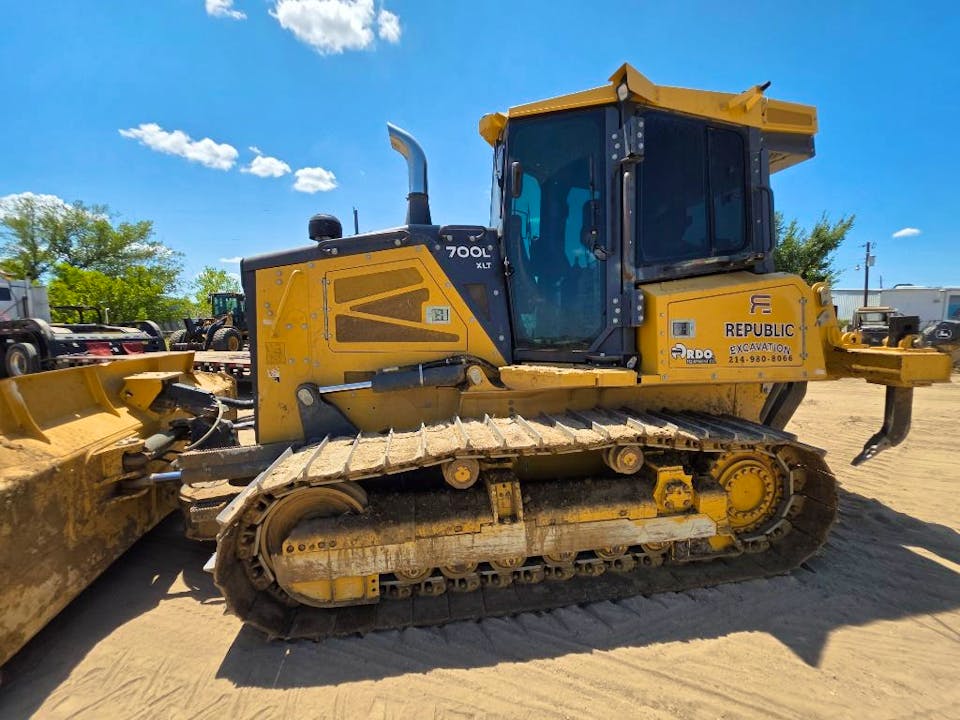 John Deere 700L