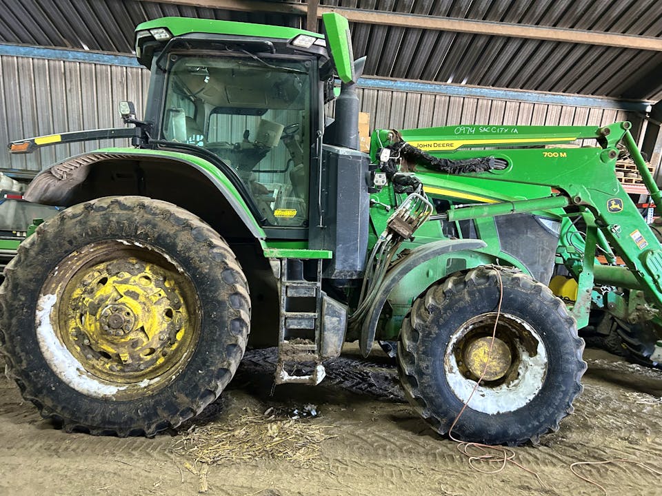 John Deere 7R 210