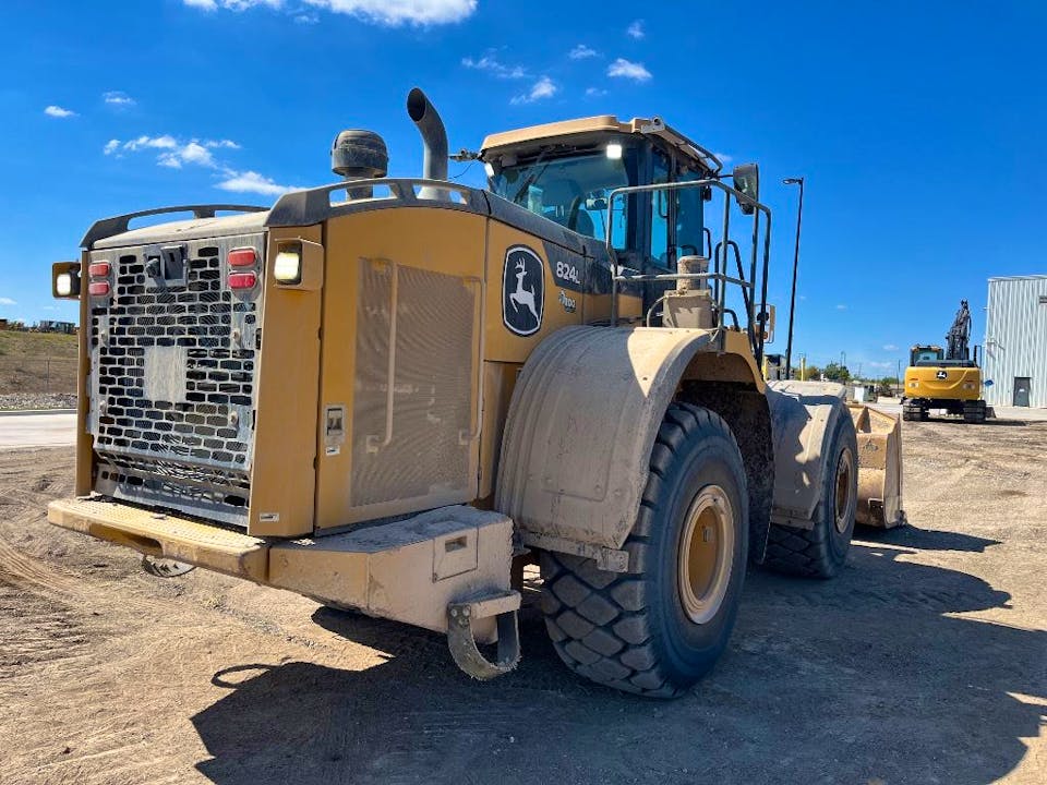 John Deere 824L