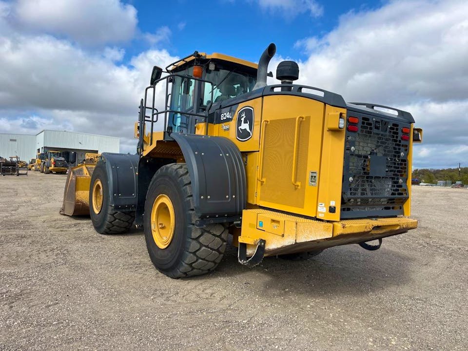 John Deere 824L