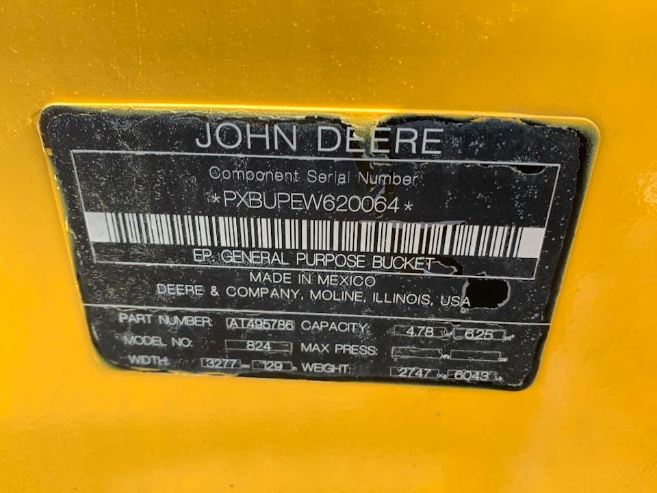 John Deere 824L6.25P