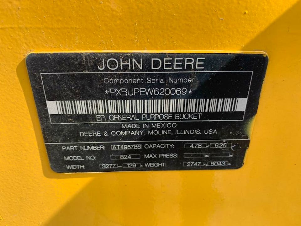 John Deere 824P6.25