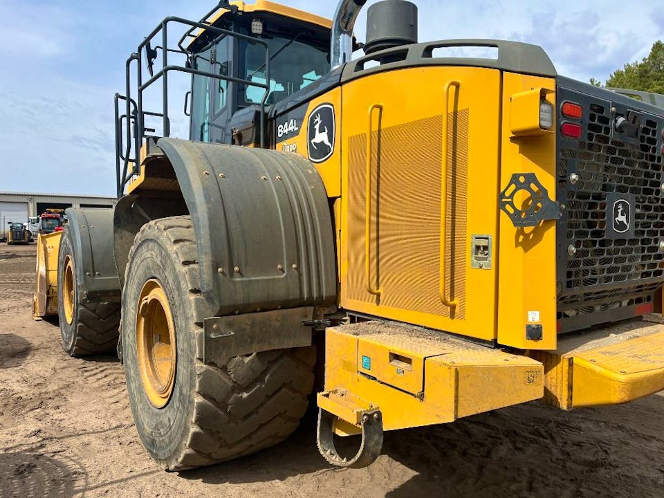 John Deere 844L