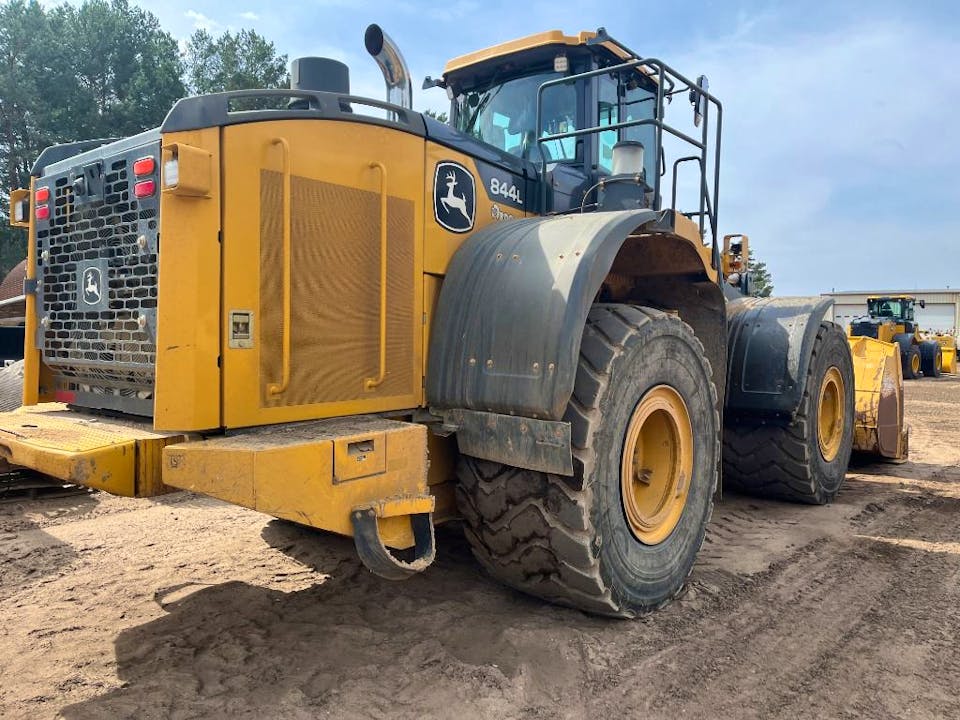 John Deere 844L