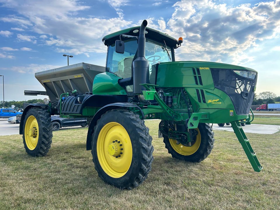 John Deere R4038