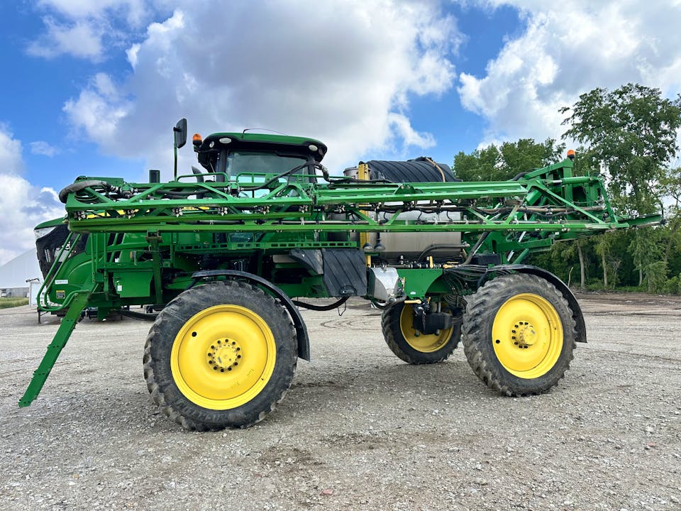 John Deere R4044