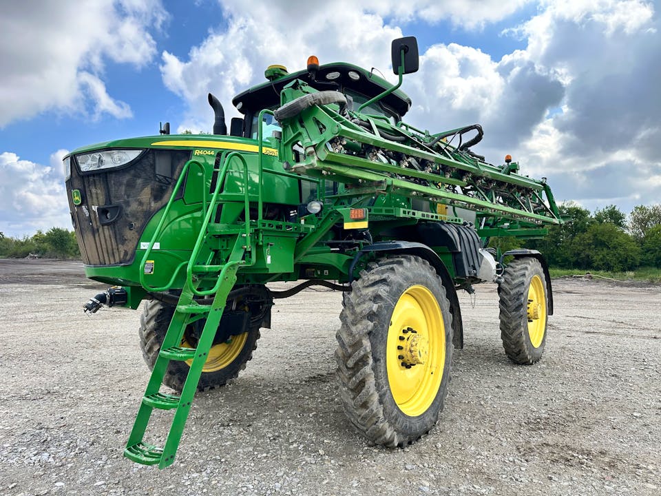 John Deere R4044