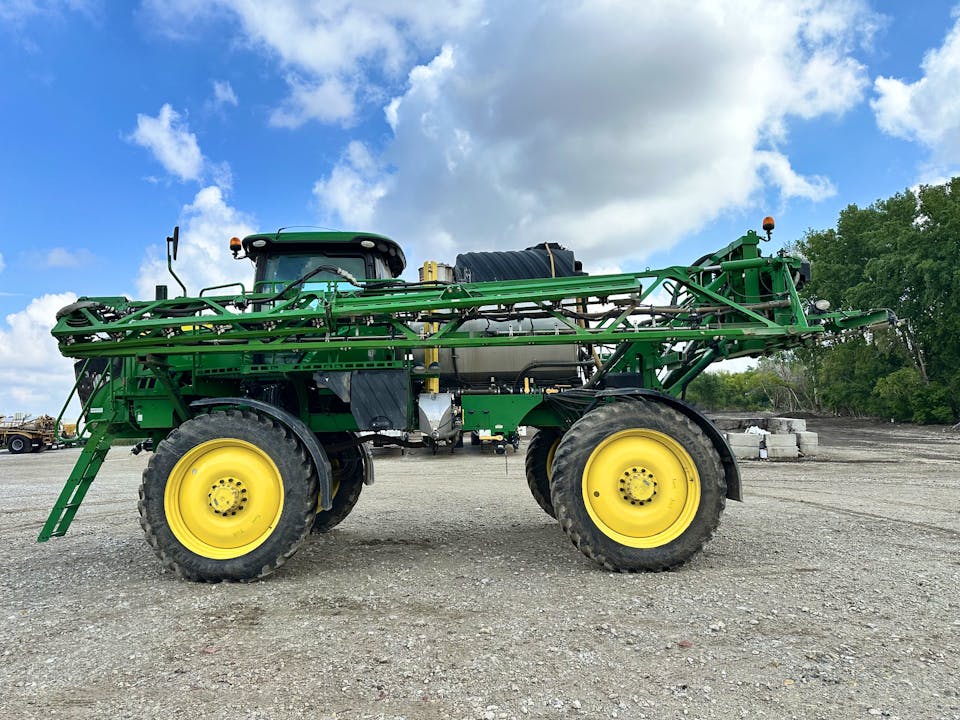 John Deere R4044