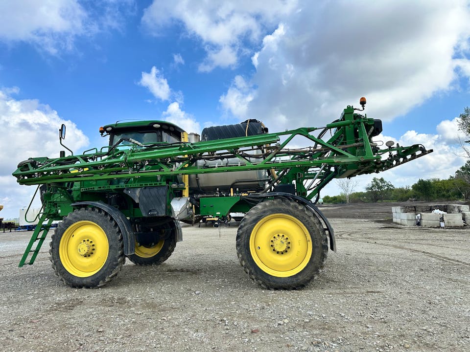 John Deere R4044